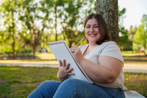 artist Kelly WIlliams sketches in nature for Florida pollinators card