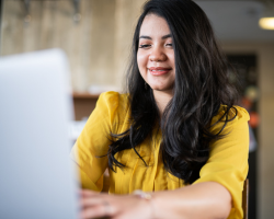 Questline staff member assists customers via chat